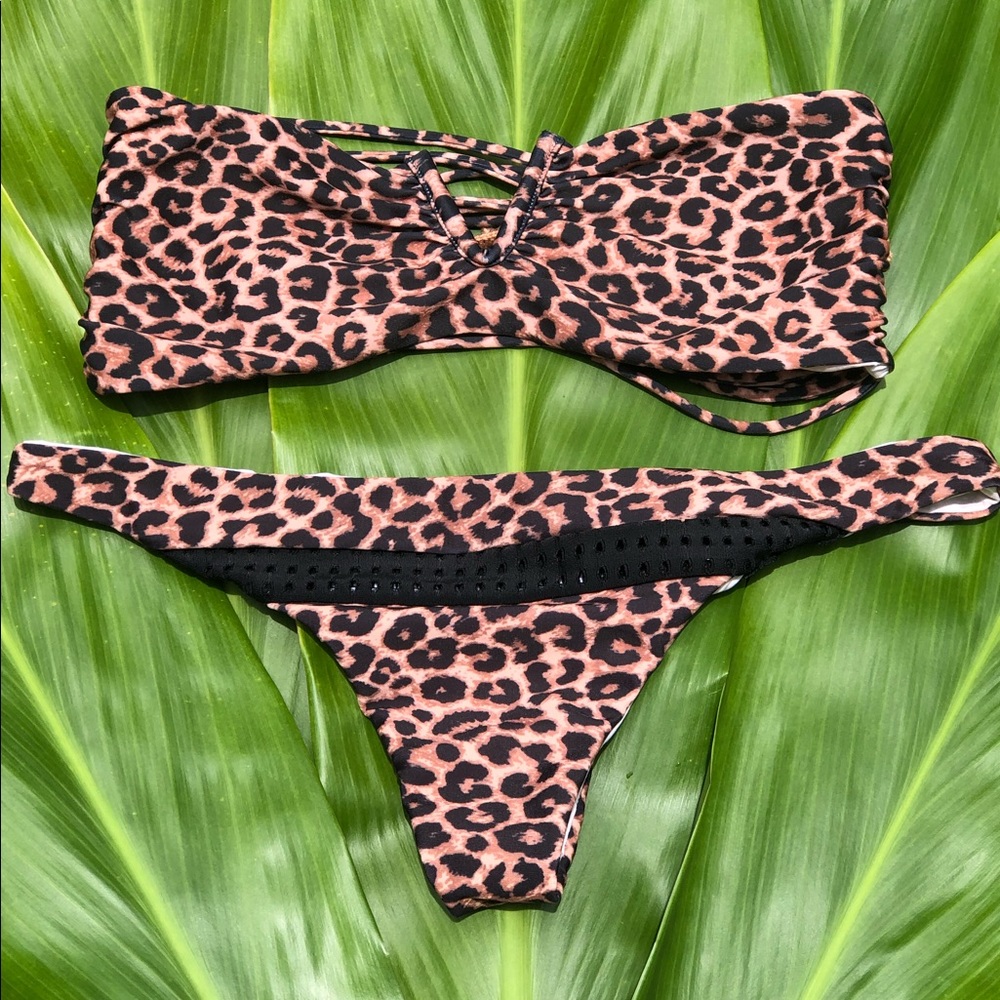 Acacia Ohia top and Pavils bottom in Animal